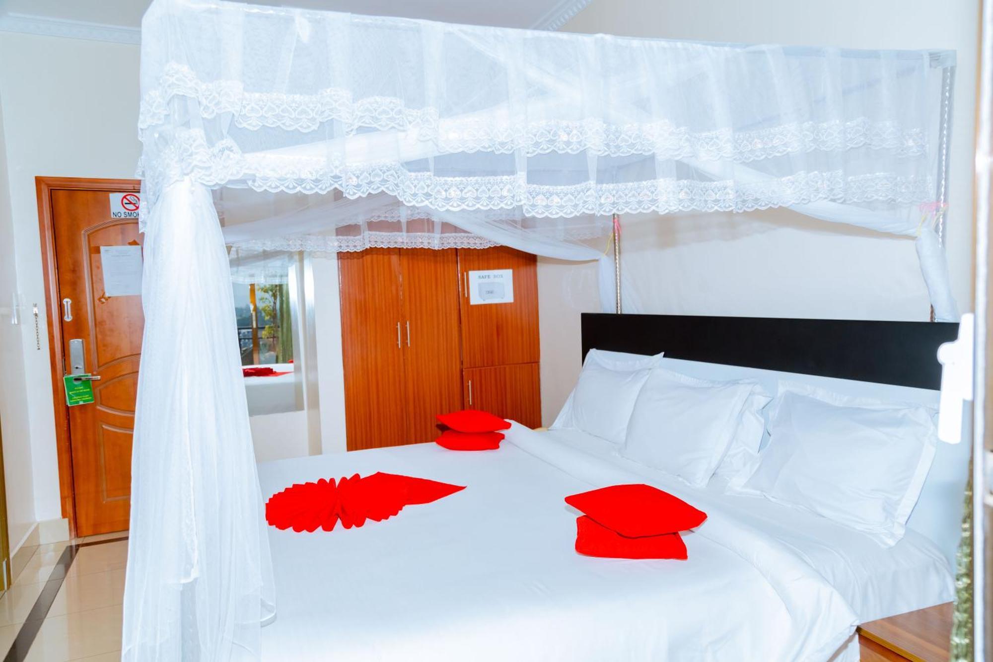 Five To Five Hotel Kigali Exterior foto